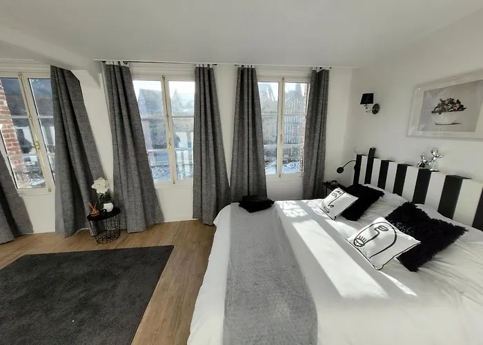 La Maison Pere Camembert Honfleur